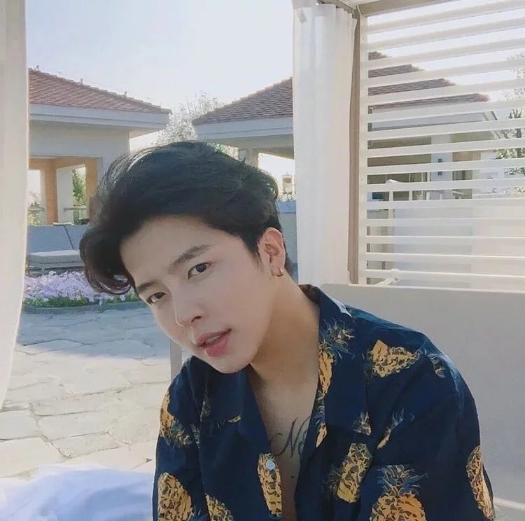 逄莉宏毅