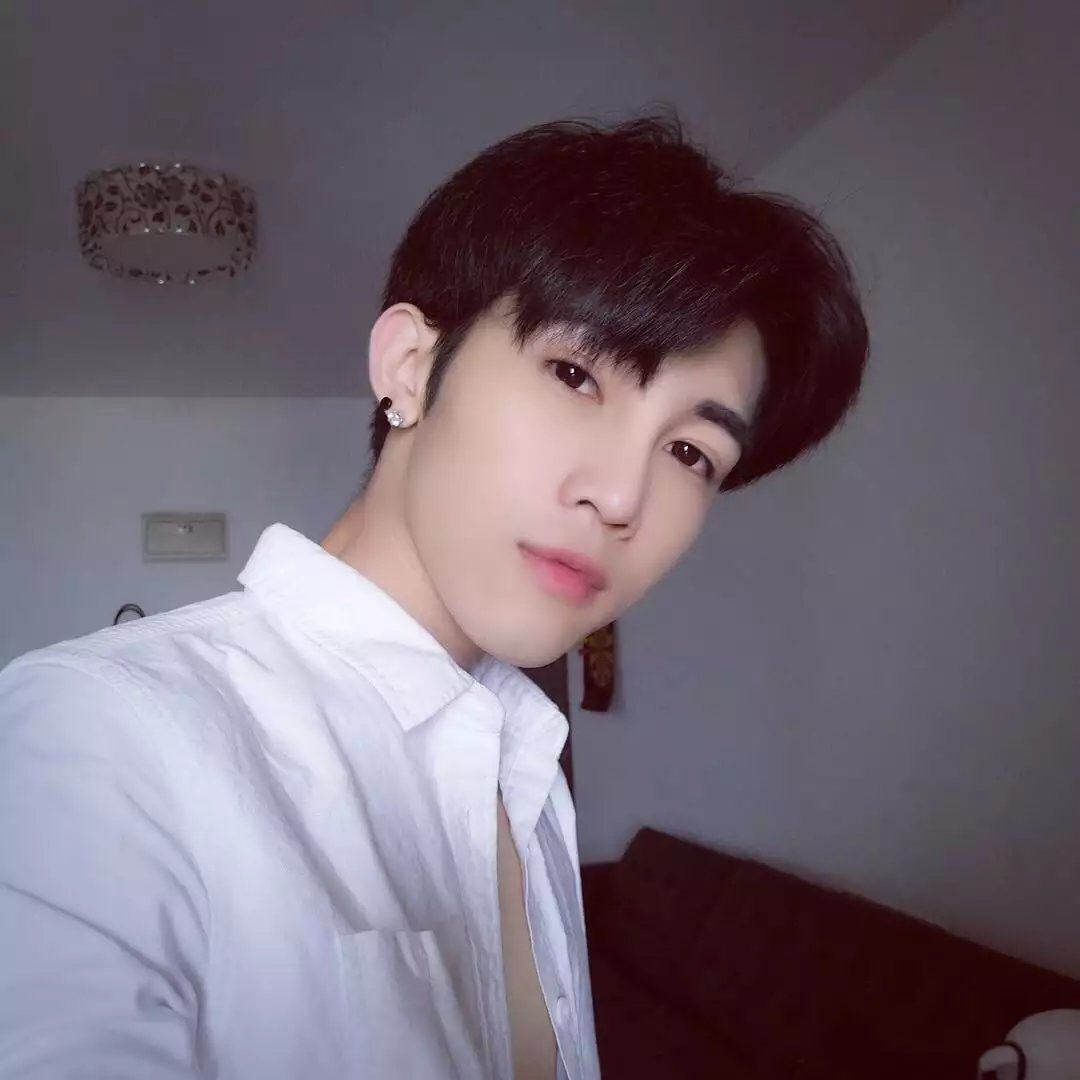 巩伦信维