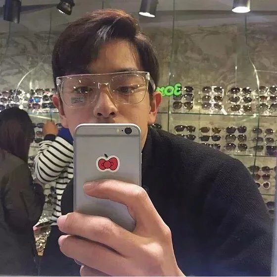 储竹冠淑